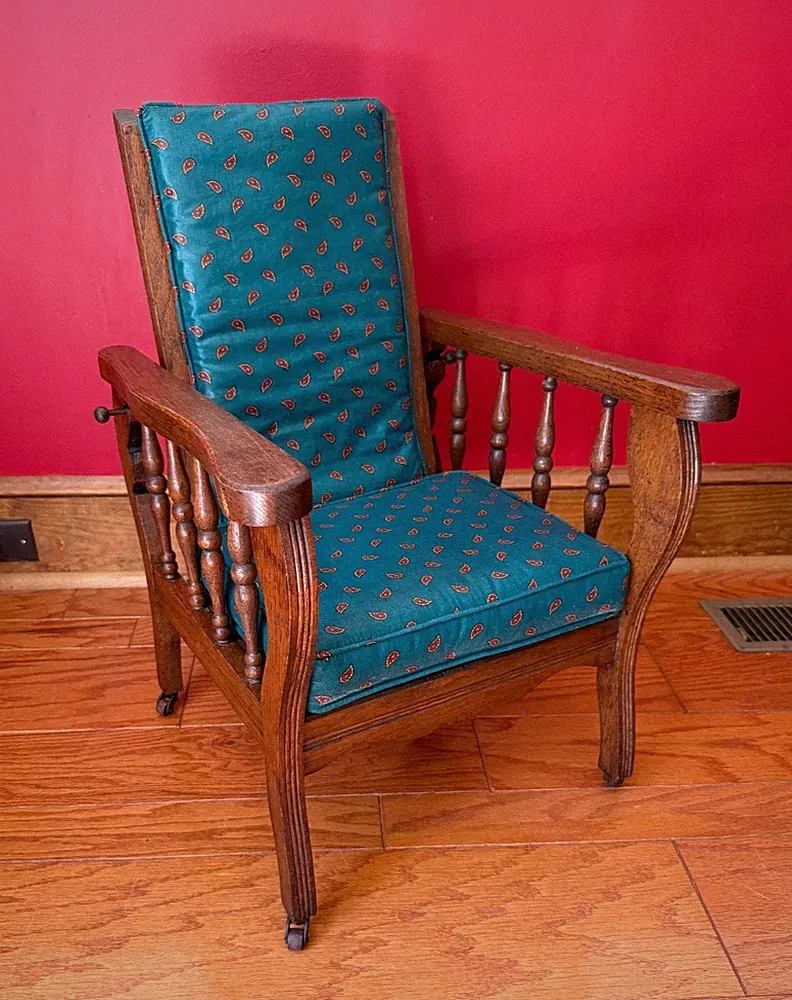 ANTIQUE EARLY 1900'S CHILD'S OAK MORRIS RECLINER CHAIR W/ REMOVEABLE CUSHIONS