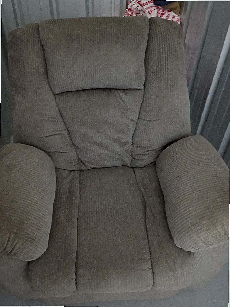 Brown/Tan Big Recliner Chair