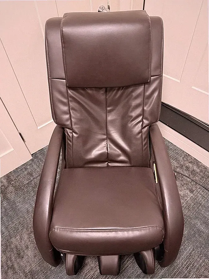 Showroom Human Touch WholeBody 7.1 Swivel & Reclining Massage Chair
