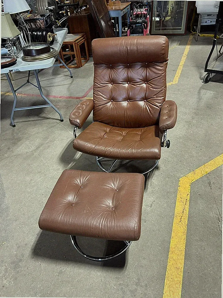 Vintage Ekornes Stressless Leather Recliner Chair Ottoman Chrome